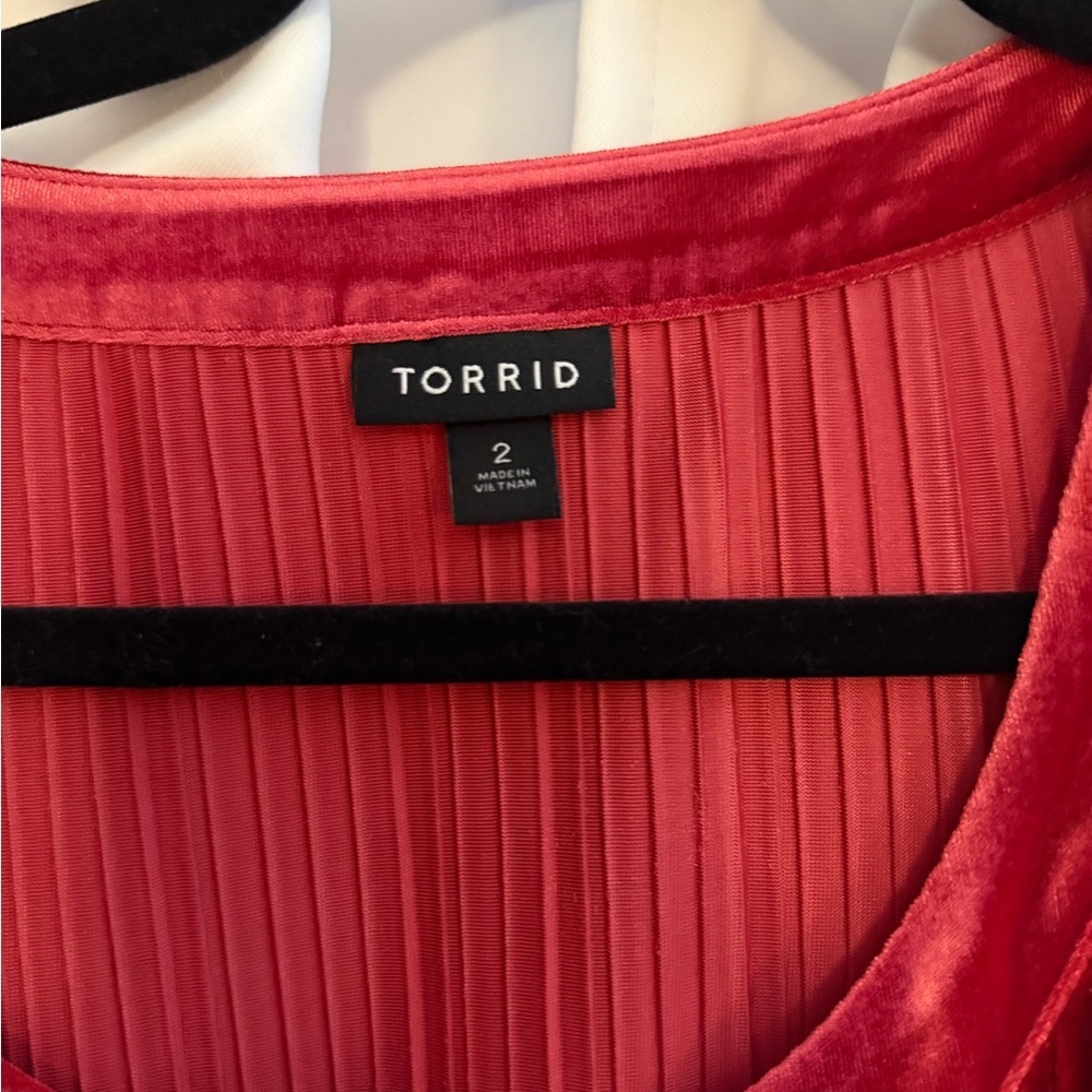 Torrid size 2 Red Velvet Sleeveless Top - Picture 2 of 3